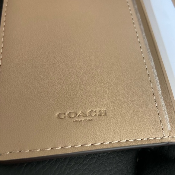 NEW🎉COACH SLIM ZIP WALLET IN WHITE - Picture 7 of 8